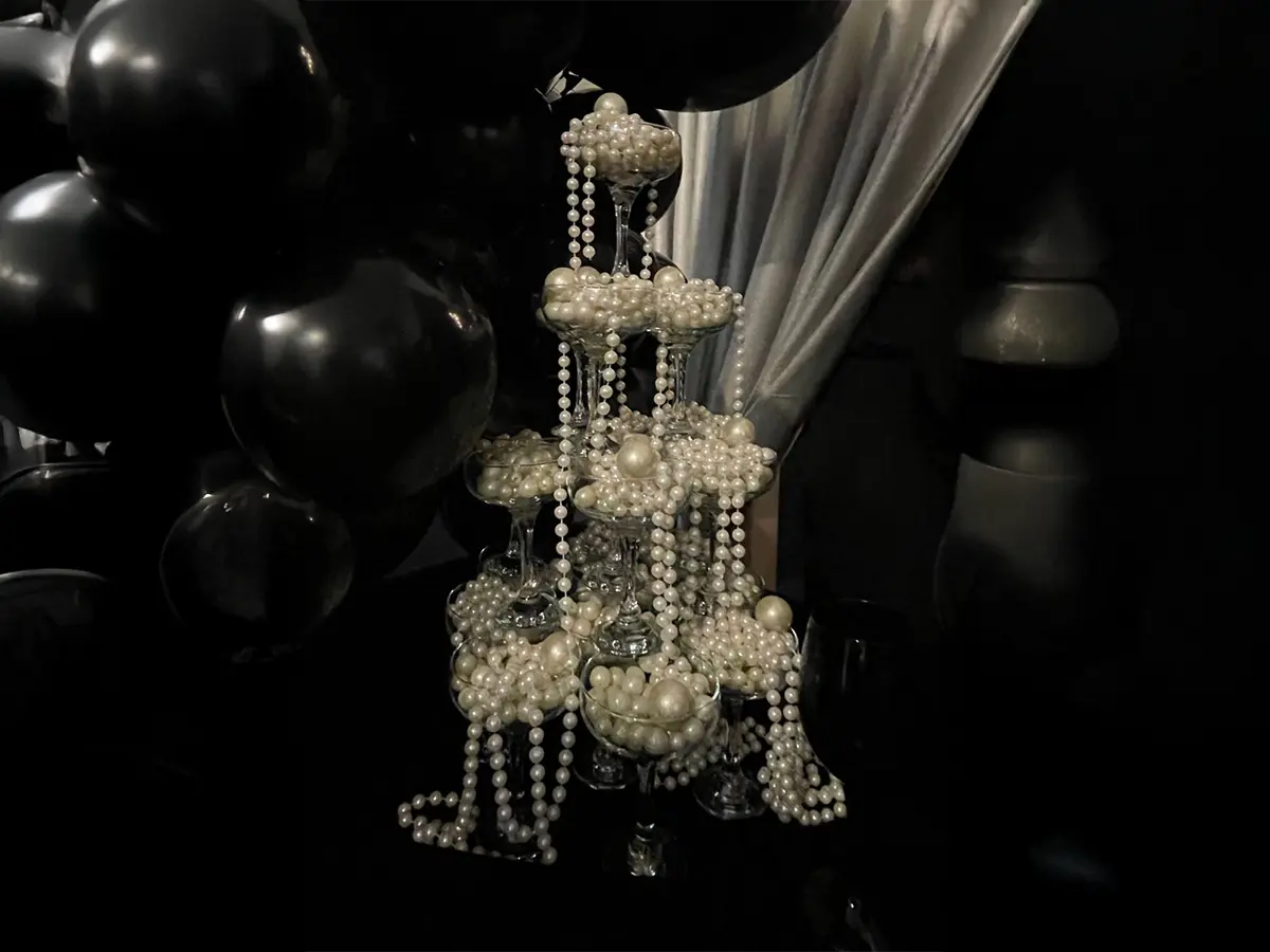 Piramidă de șampanie pentru evenimente premium - Infinity Luxury Events